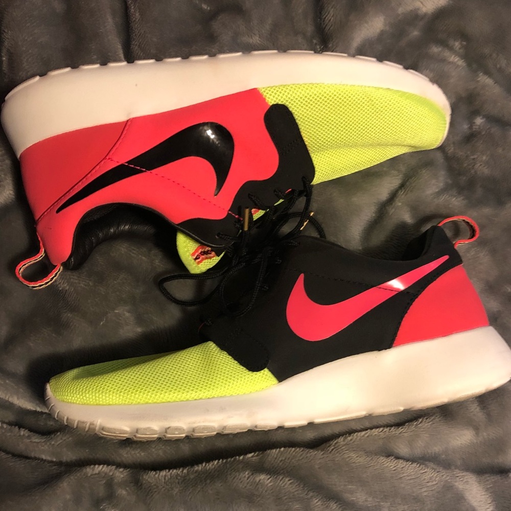 Nike Roshe Run- Neon